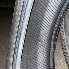 ブリジストンスタッドレスタイヤの画像