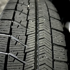 ブリジストンスタッドレスタイヤの画像