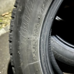 ブリジストンスタッドレスタイヤの画像