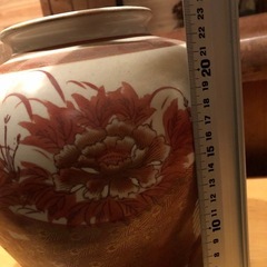 九谷焼花瓶、赤絵、共箱付きの画像