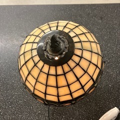 サ2511-093 ステンドグラス テーブルランプ 卓上ライト アンティーク風 間接照明 キズ汚れ有りの画像