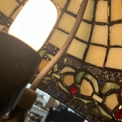 サ2511-093 ステンドグラス テーブルランプ 卓上ライト アンティーク風 間接照明 キズ汚れ有りの画像