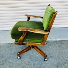 オールドカリモク　karimoku コロニアル　モケットグリーン　デスクチェア　ヴィンテージ　キャスター付　高さ調整　クラシカルの画像