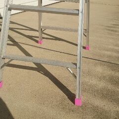 ピンクの脚立がかわゆい🥰『美品 未使用に近い✨』はしご兼用脚立😃アルミ製 RAX−18 🎶はしご時3560mm 🎶脚立時1700mmの画像