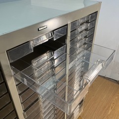 コクヨ クリスタルトレーキャビネット 60棚の画像