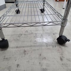 J8657 【リユースのサカイ柏店】 キャスター付3段メタルラック クリーニング済　の画像