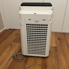 シャープ　加湿空気清浄機　2018年　KC-G50-Wの画像