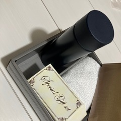 真空ポケットボトルとハンドタオルの画像