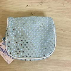 小さなおしゃれなポーチの画像