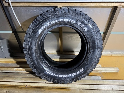 オールテレーンマッドタイヤ　265/65R17 4本セット！