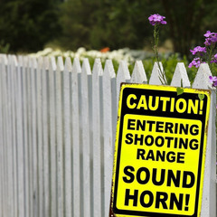 希少 US国内向け　射撃場　Shooting Range フェンス警告看板　一点の画像
