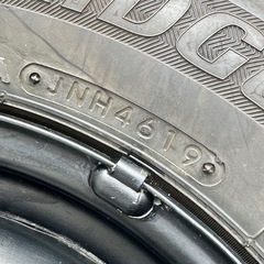 直接引取り（訳あり）145/80R12 80/78N LT スタッドレスセットの画像