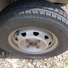 法人ワンオーナー 車検たっぷり9年3月 ハイゼット トラック2WD 4速オートマ 68600km 銀色の画像