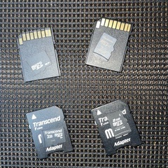 microSDカード 4枚セット各2GBアダプター付きの画像