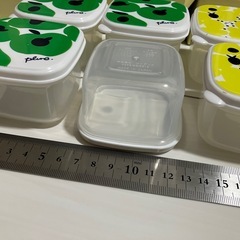 Plune　小さめタッパー　８個の画像