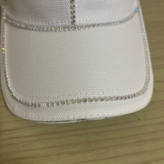 白いクリスタルの帽子の画像