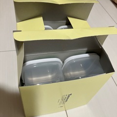 Plune　小さめタッパー　８個の画像