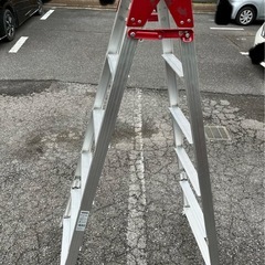 高さ調整可能なHasegawa製の脚立の画像