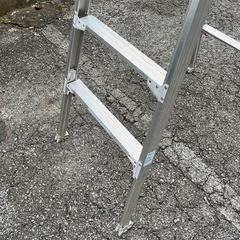 高さ調整可能なHasegawa製の脚立の画像