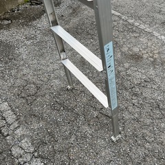 高さ調整可能なHasegawa製の脚立の画像