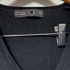 Vネックのニットの画像