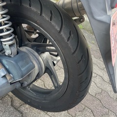 受け渡し予定者と商談中　
ホンダpcx125の画像