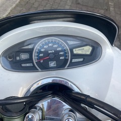 受け渡し予定者と商談中　
ホンダpcx125の画像