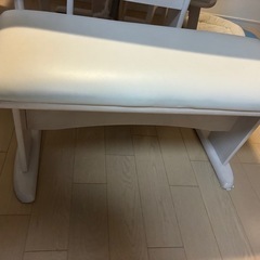 ダイニングてテーブルの画像