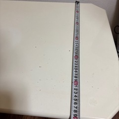 白い折りたたみテーブルの画像