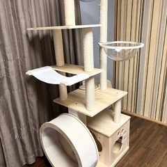 ランニングホイール付き　キャットタワーの画像