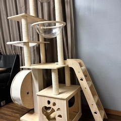 ランニングホイール付き　キャットタワーの画像