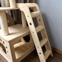 ランニングホイール付き　キャットタワーの画像