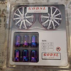 車のホイールナットの画像