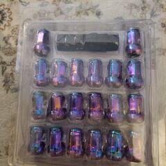 車のホイールナットの画像