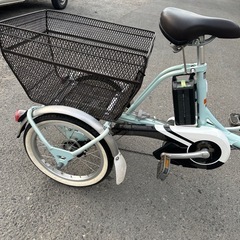 ブリヂストン電動アシスト三輪自転車17年製の画像
