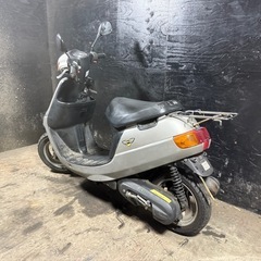 ★支払総額4.0万円★定休日なし！いつでも現車確認可能です！ ヤマハ アプリオ シルバー 4JP 人気のアプリオ！ 2ストのためオイル注ぎ足すだけ！ 集中キー！ 通勤、通学に♪の画像