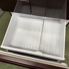 277 送料設置無料　SHARP　自動製氷機能付き大型冷蔵庫　ガラスデザイン　551L  洗濯機の画像