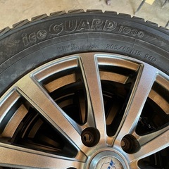 スタッドレスタイヤの画像