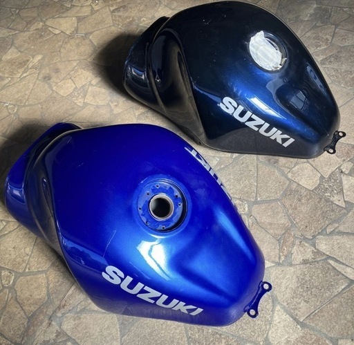 隼 燃料タンク　2個セット スズキ　GSX1300R ハヤブサ　SUZUKI