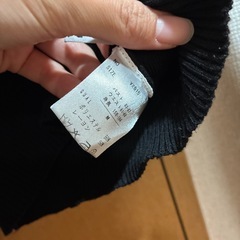 黒のスクエットネックニットセーター　の画像