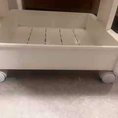 白いラックの画像