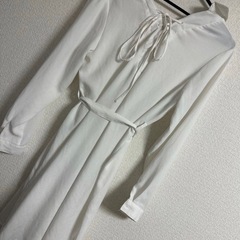 ホワイト シャツワンピース 長袖 リボン付きの画像