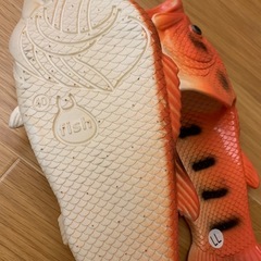 新品　魚型オレンジスリッパの画像