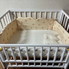 【美品】kihonベビーベット&布団&ベビーガード
の画像