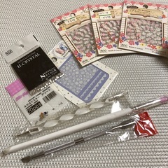 ネイルシール、髪飾り他の画像