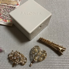 ネイルシール、髪飾り他の画像