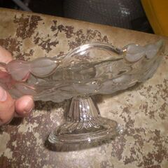 メーカー不明　薔薇　フルーツ皿　直径18㎝高さ9㎝くらいの画像