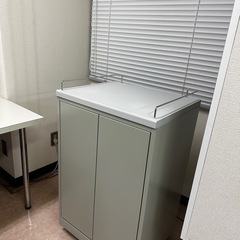 オフィススチール収納棚の画像