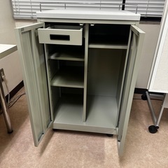 オフィススチール収納棚の画像