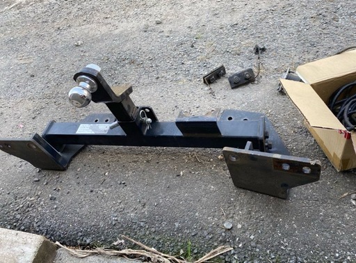 ヒッチメンバー　　200系ハイエース標準ボディ